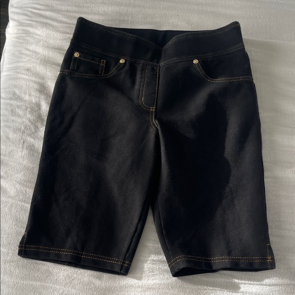 Peter Nygard Black Women's Bermudas